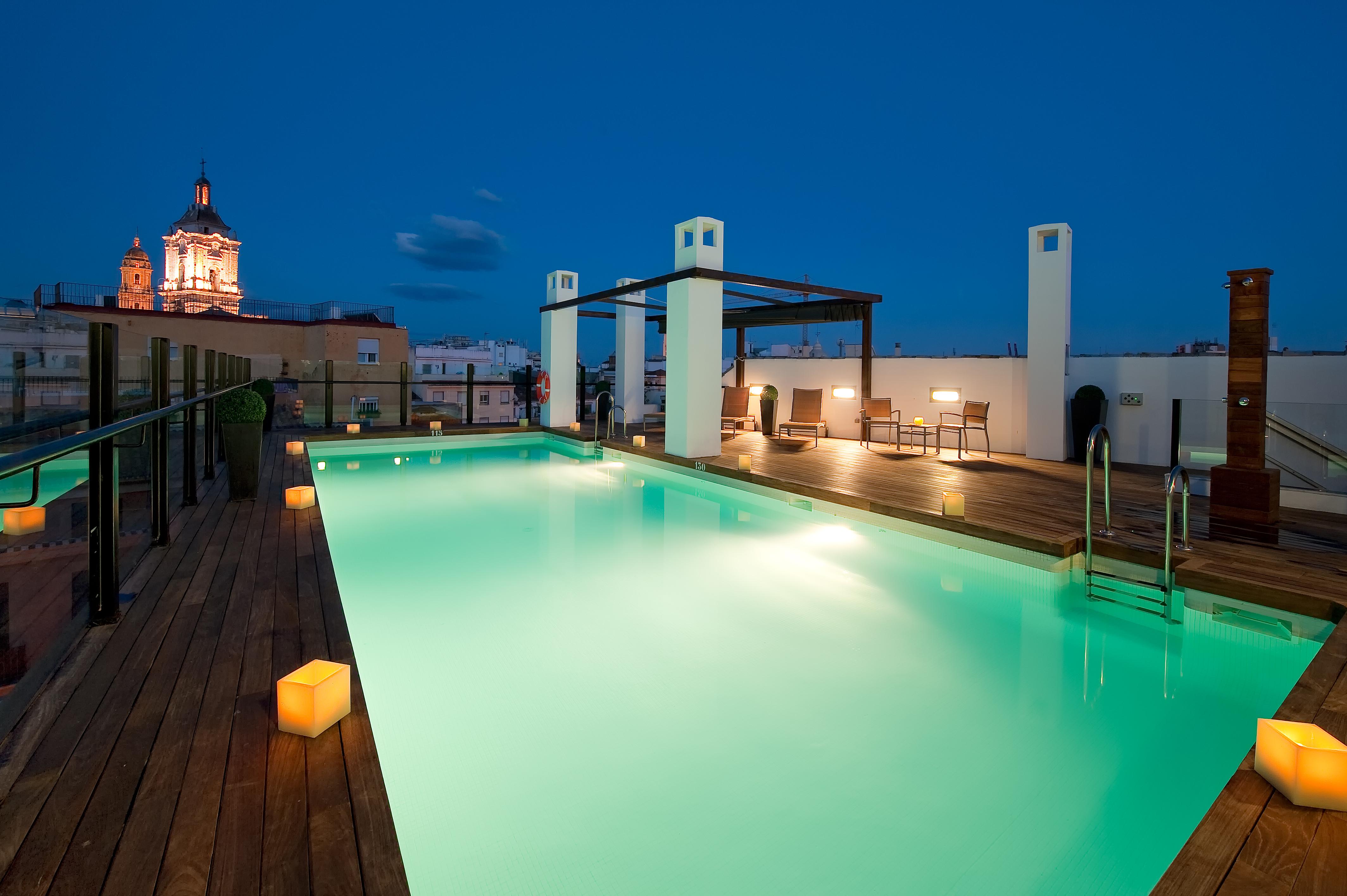 Vincci Seleccion Posada Del Patio Μάλαγα Εξωτερικό φωτογραφία Rooftop pool at Hotel Casa 1800