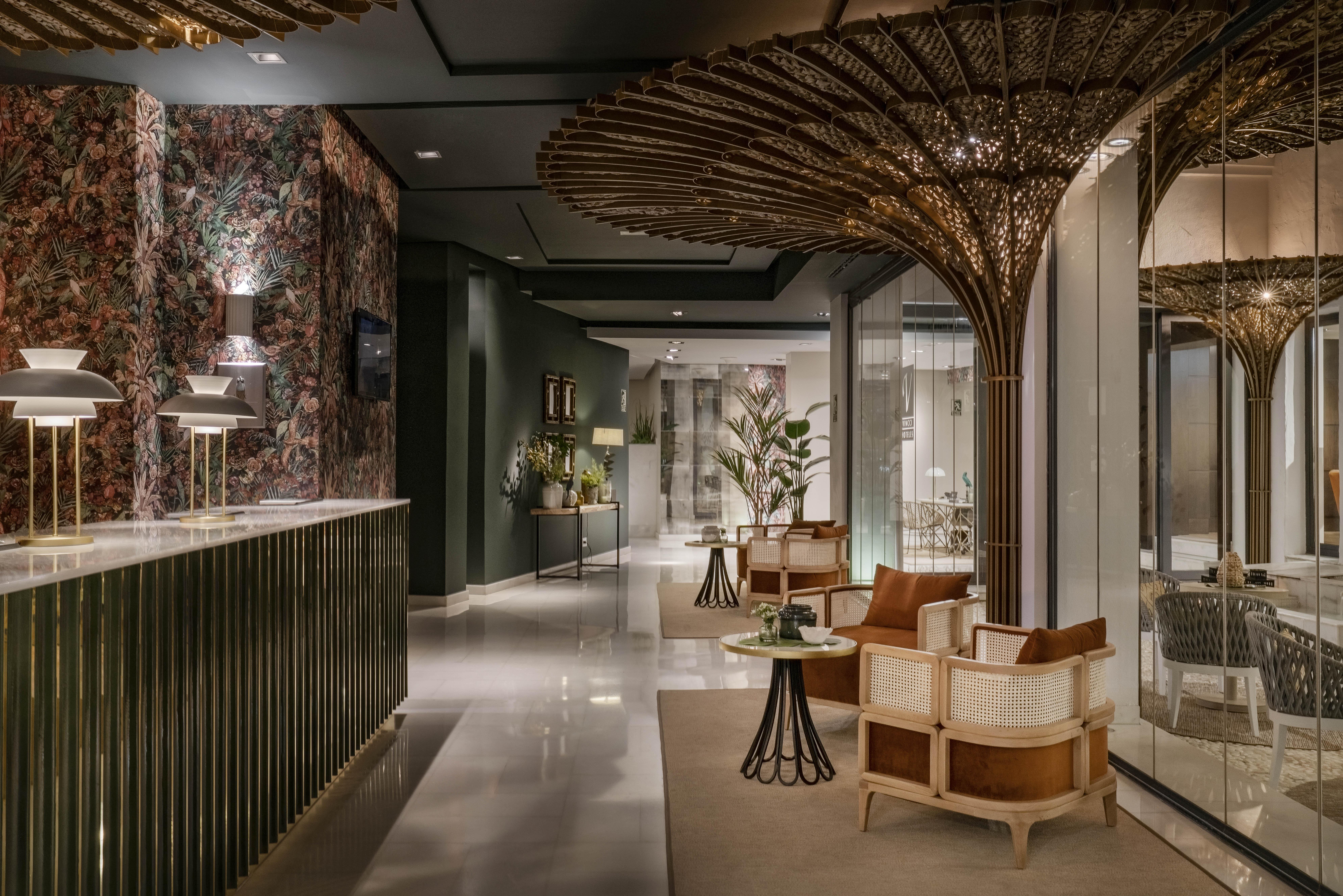 Vincci Seleccion Posada Del Patio Μάλαγα Εξωτερικό φωτογραφία The interior of the new terminal