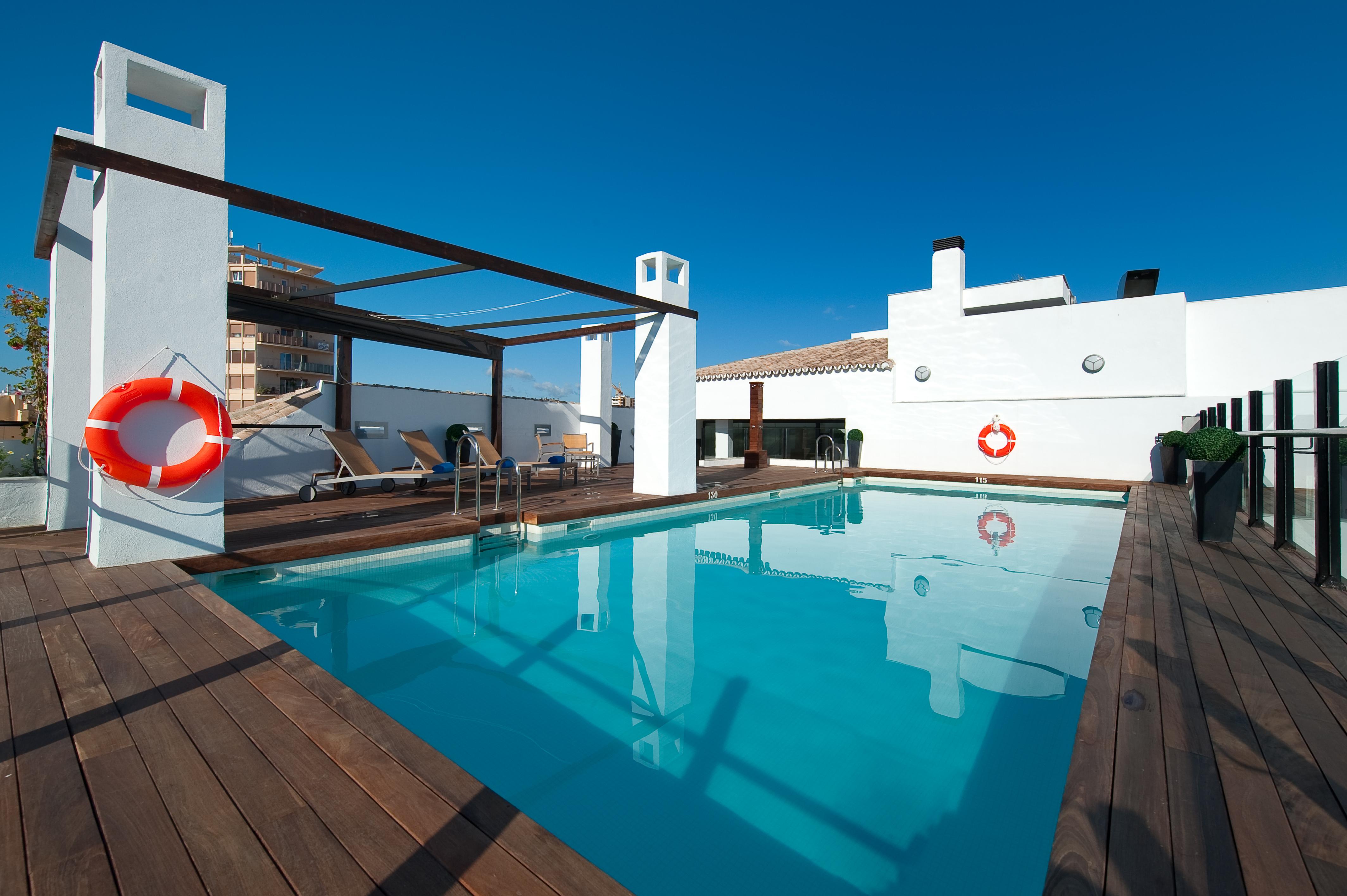 Vincci Seleccion Posada Del Patio Μάλαγα Εξωτερικό φωτογραφία Rooftop pool at Hotel El Ducado