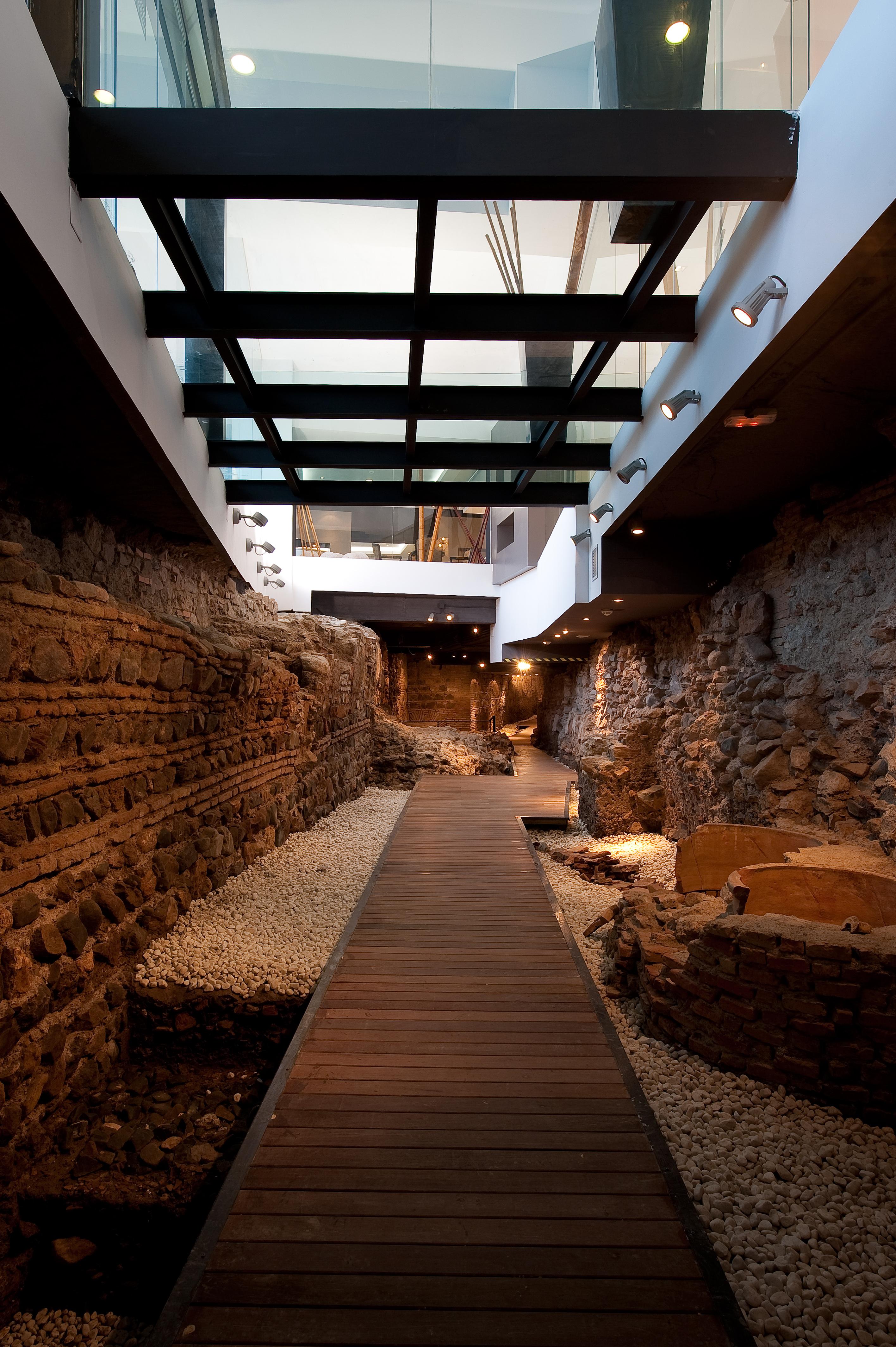Vincci Seleccion Posada Del Patio Μάλαγα Εξωτερικό φωτογραφία The Roman well