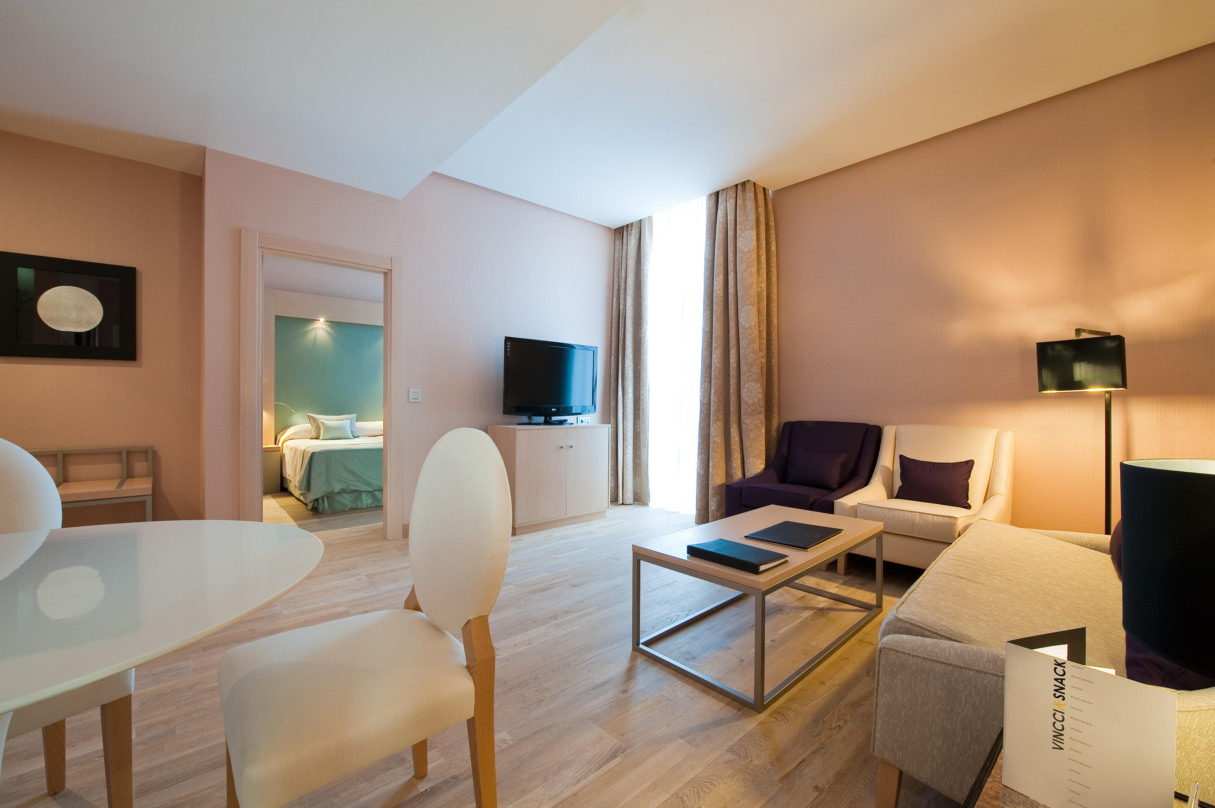 Vincci Seleccion Posada Del Patio Μάλαγα Εξωτερικό φωτογραφία A typical hotel suite