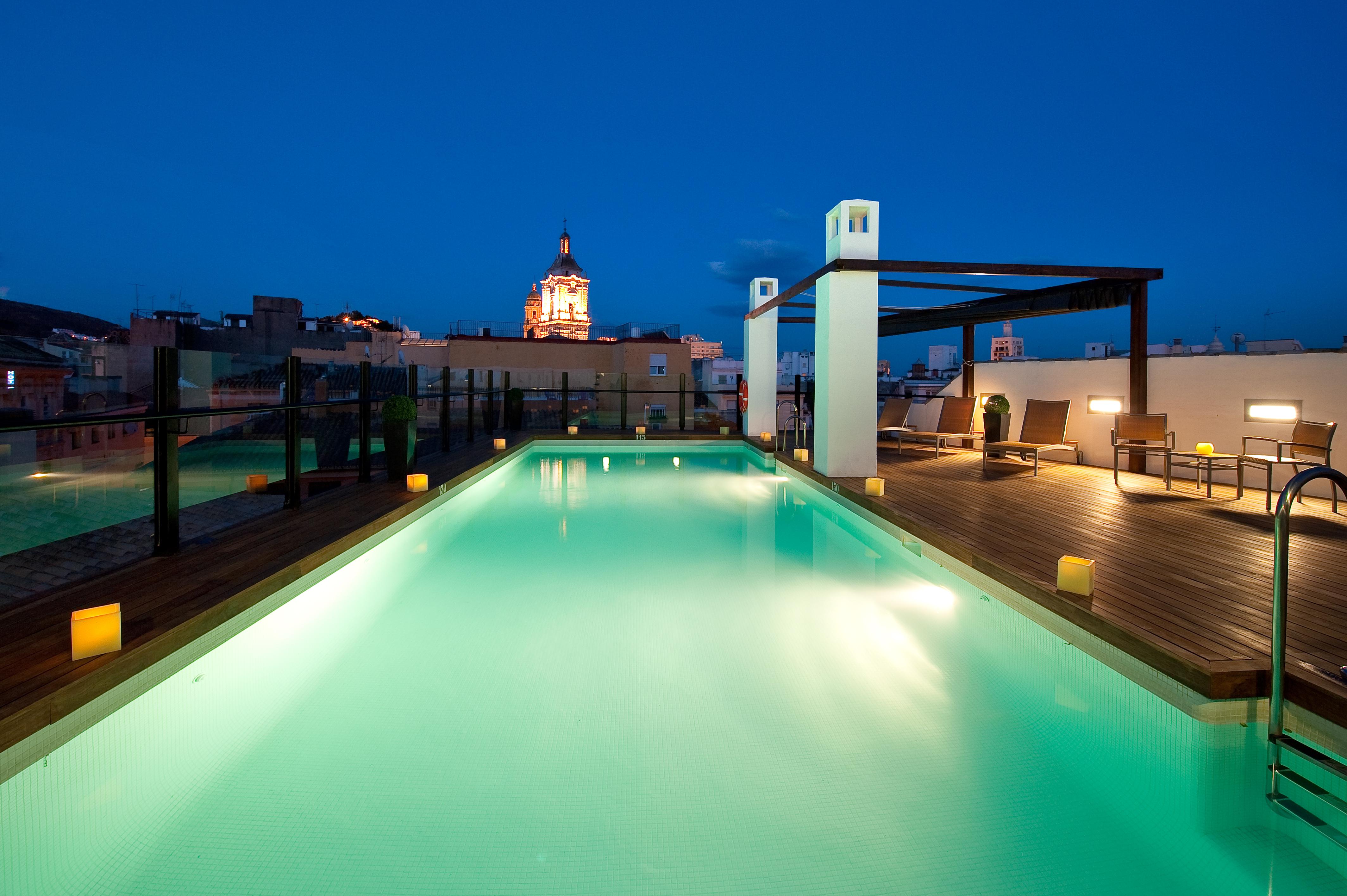 Vincci Seleccion Posada Del Patio Μάλαγα Εξωτερικό φωτογραφία Rooftop pool at Hotel Casa 1888