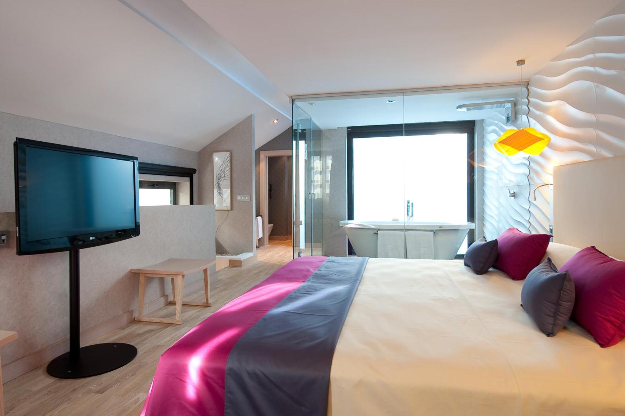 Vincci Seleccion Posada Del Patio Μάλαγα Εξωτερικό φωτογραφία A room at the hotel
