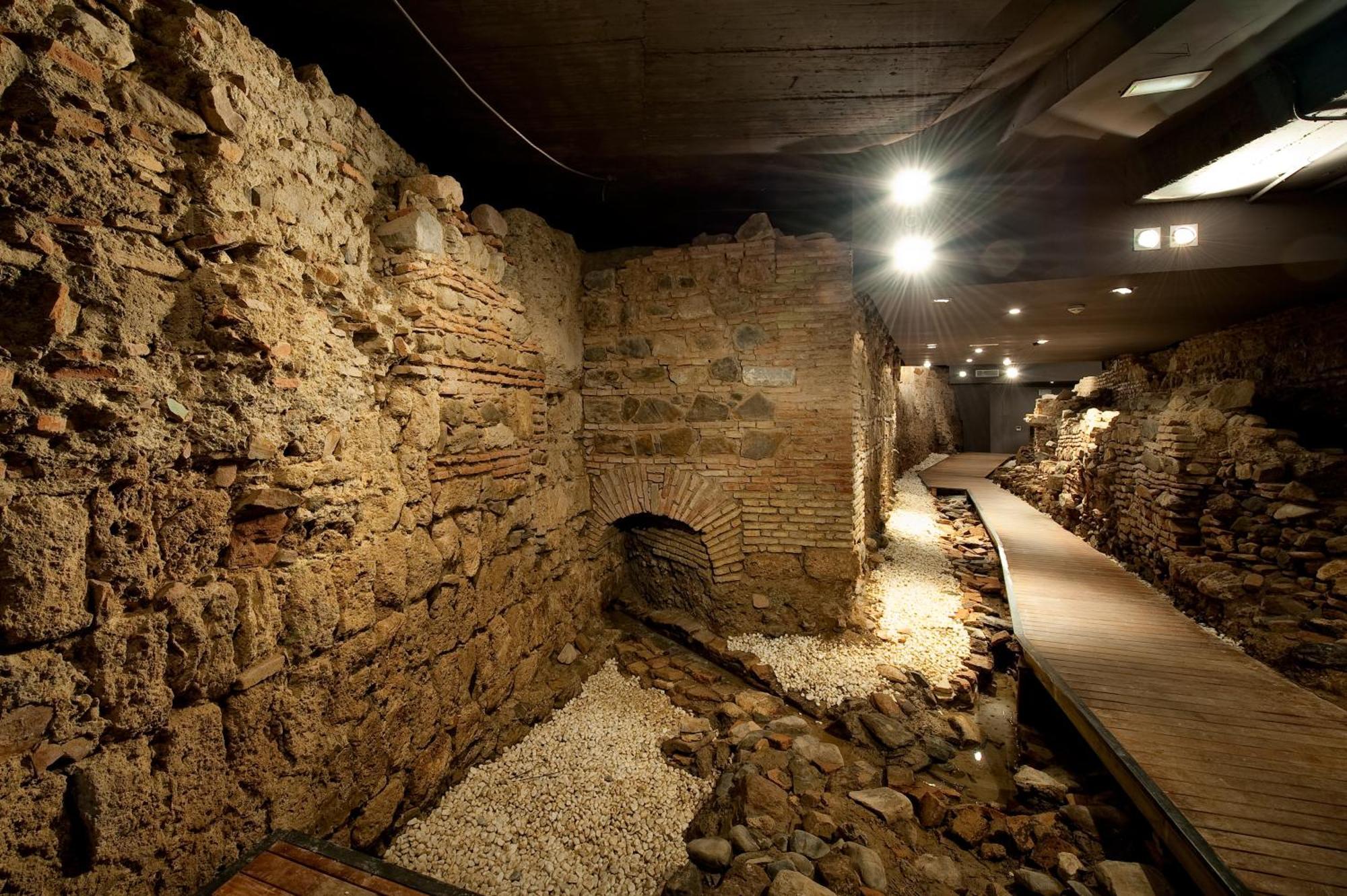 Vincci Seleccion Posada Del Patio Μάλαγα Ανέσεις φωτογραφία The Roman bath